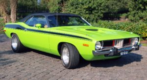 AMSOIL Motor Oil with Zinc for Older Cars 5 Yellow classic muscle car.