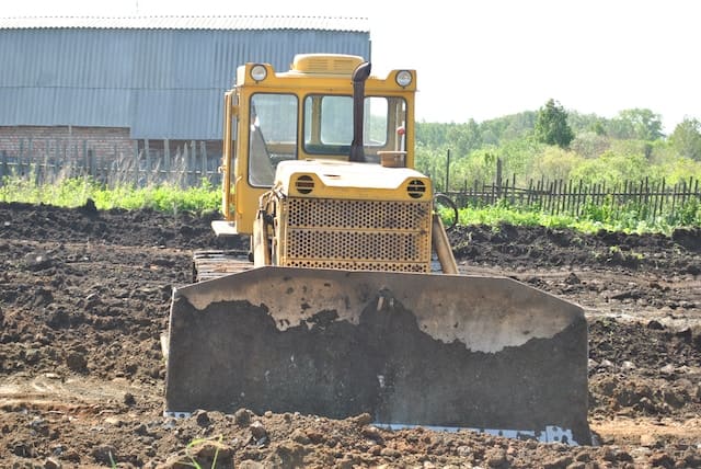 Featured image for "Best Grease for Loader Pins" blog post. Heavy equipment at construction site.