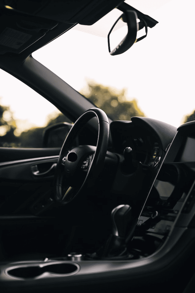 Featured image for "2015 Infiniti* QX80 Oil Type" blog post. Infiniti steering wheel.