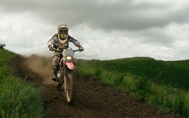 Featured image for "2 Stroke Dirt Bike Transmission Oil" blog post. Dirt bike racing.