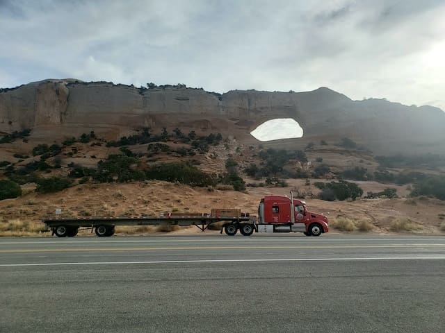 Featured image for "Freightliner Differential Oil Type" blog post. Semi truck in the mountains.