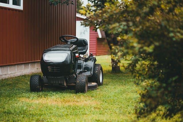 Featured image for "10W40 Lawn Mower Oil" blog post. Black lawnmower.