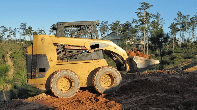 Featured image for "The Benefits of Synthetic Oils for Caterpillar* 262D3 Skid Steer Loaders" blog post. Cat machine.