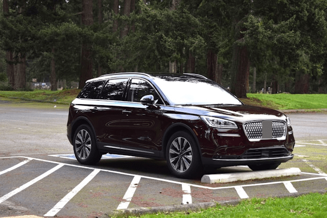 Featured image for "The Future of Car Care: Why Synthetic Oil Is a Must for 2024 Lincoln* Aviator* Drivers" blog post. Lincoln Aviator.